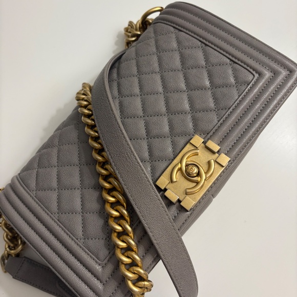 Chanel Boy - Original Medium in Grey and Gold hardware - Picture 3 of 16